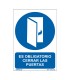 SEÑAL OBLIG CERRAR LAS PUERTAS 210X300MM